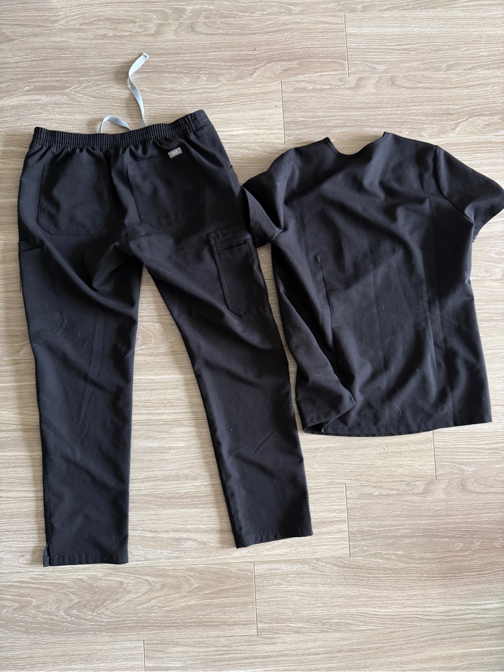 Figs Set Catarina Top XS and Yola Yoga Pants Small Petite Scrubs Black - Picture 5 of 5